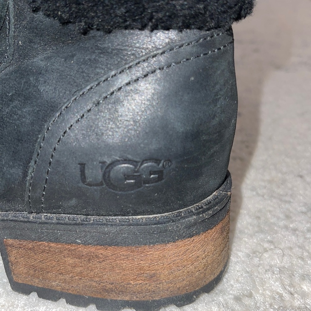 Short ugg boot